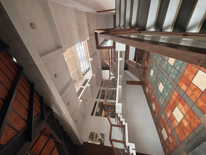 First-floor stair and court view at nalukettu