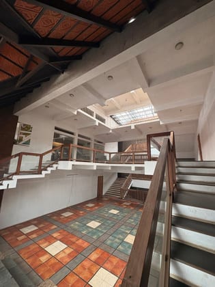 First-floor landing and court-facing corridor